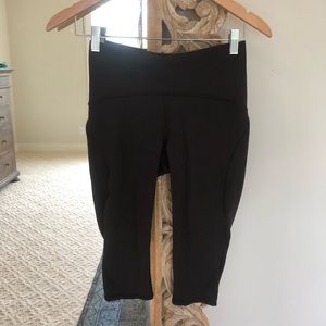 Lululemon running crops